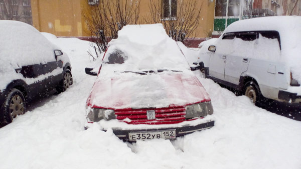 машина всю зиму на парковке